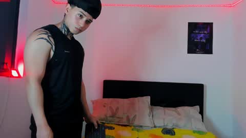 Snapshot of alessandro_wolf chatting on February 1, 2025, 3:19 am Alessandro online show from February 1, 2025, 3:19 am