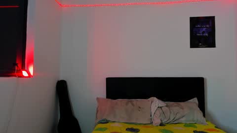 Snapshot of alessandro_wolf chatting on February 3, 2025, 3:31 am Alessandro online show from February 3, 2025, 3:31 am
