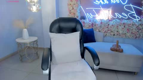 ALESSA ROMERO  online show from October 18, 2025, 8:20 pm