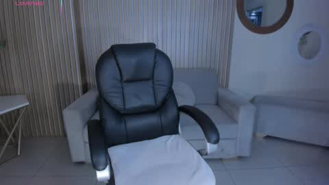 ALESSA ROMERO  online show from November 29, 2025, 8:12 pm