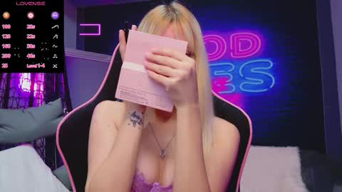 alessiacroft online show from November 12, 2025, 3:18 am