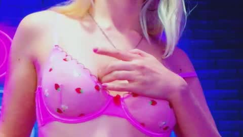 alessiacroft online show from February 15, 2026, 7:51 am