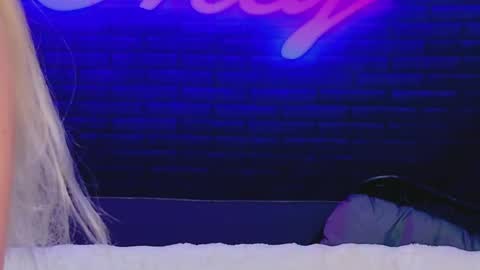 alessiacroft online show from June 9, 2026, 4:02 am