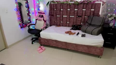 Snapshot of alessiadouce chatting on December 19, 2024, 8:44 pm Alessia online show from December 19, 2024, 8:44 pm