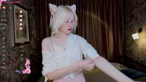 Lola online show from October 8, 2025, 3:20 pm