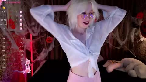 Lola online show from October 25, 2025, 3:51 pm