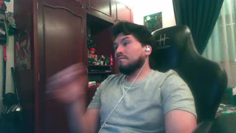 Snapshot of alevil_97 chatting on April 2, 2026, 12:30 am Alejo online show from April 2, 2026, 12:30 am