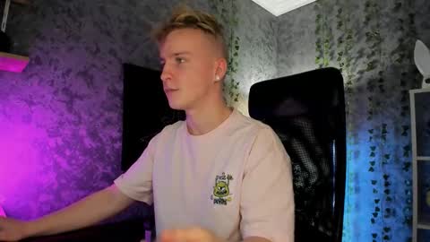 Snapshot of alex__sweet chatting on October 24, 2025, 5:04 am your Alex online show from October 24, 2025, 5:04 am