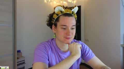 FAVORITE online show from February 6, 2025, 1:05 am