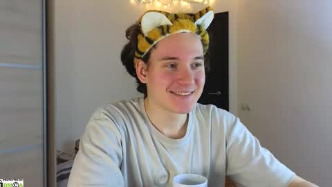 FAVORITE online show from February 26, 2025, 2:46 pm