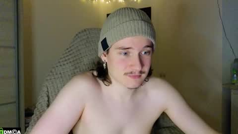 FAVORITE online show from January 11, 2026, 9:53 pm