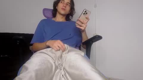 Snapshot of alex_connorr chatting on July 15, 2026, 1:44 am alex_connorr online show from July 15, 2026, 1:44 am