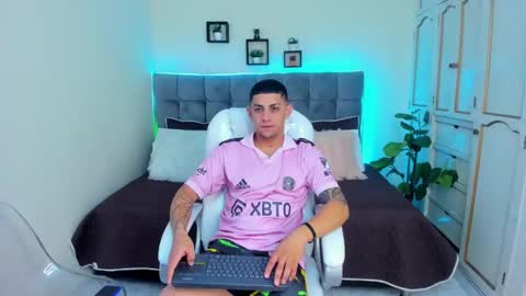 Snapshot of alex_cute77 chatting on January 23, 2025, 12:09 pm alex online show from January 23, 2025, 12:09 pm