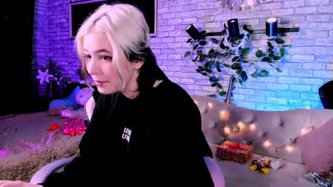 alex_howell online show from January 5, 2025, 11:44 pm