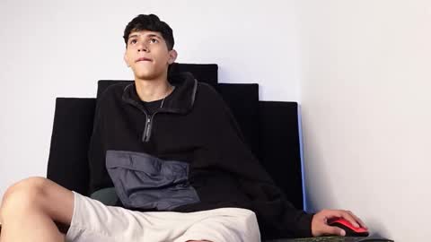 alex_mark_ online show from October 10, 2025, 1:54 pm