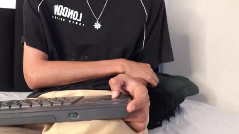 alex_mark_ online show from February 18, 2026, 1:18 pm