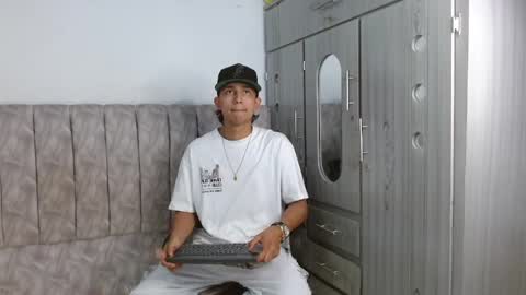 Snapshot of alex_martin47 chatting on April 4, 2026, 10:07 pm alex online show from April 4, 2026, 10:07 pm