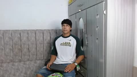 Snapshot of alex_martin47 chatting on April 10, 2026, 10:36 pm alex online show from April 10, 2026, 10:36 pm