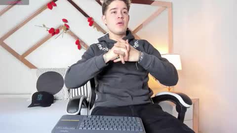 Snapshot of alex_pierce_ chatting on February 14, 2026, 8:05 pm Alex online show from February 14, 2026, 8:05 pm