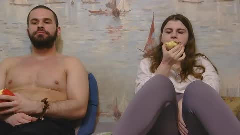 Alex and Sarah online show from April 21, 2026, 4:23 pm