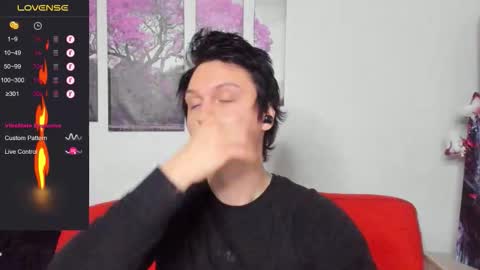 Alex WandHot online show from December 14, 2025, 4:18 am