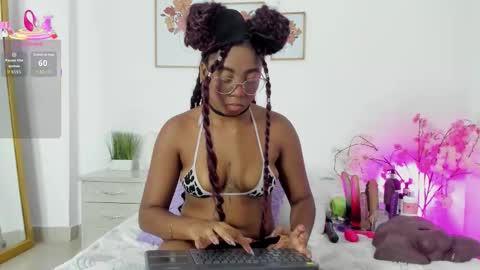 alexa_cortes23 online show from November 17, 2025, 11:05 am