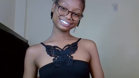 Snapshot of alexa_foxxie chatting on December 14, 2024, 8:23 am Alexa online show from December 14, 2024, 8:23 am