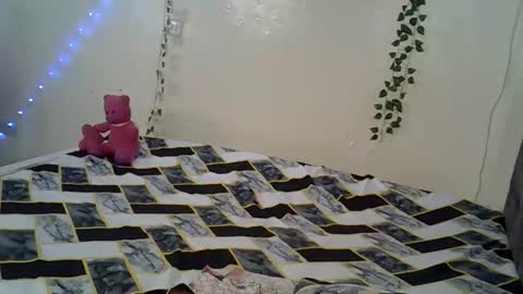 Snapshot of alexa_foxxie chatting on October 18, 2025, 5:57 pm Alexa online show from October 18, 2025, 5:57 pm