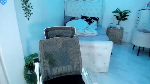 Snapshot of alexa_louise chatting on December 5, 2024, 11:38 am ALEXA    -    DONT FORGET TO FOLLOW AND RATE ME THUMBS UP online show from December 5, 2024, 11:38 am