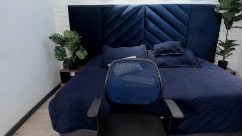alexa_vandercloude online show from February 10, 2025, 9:15 pm