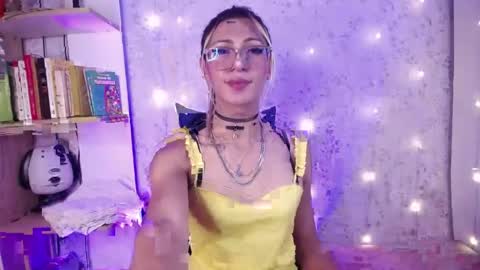 alexaavandercloude online show from April 18, 2026, 1:26 pm