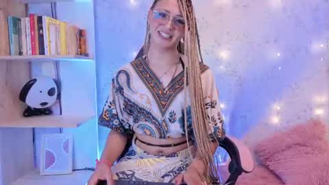 alexaavandercloude online show from June 22, 2026, 8:17 pm