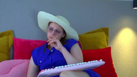 AlexaAvery online show from June 20, 2026, 6:49 am
