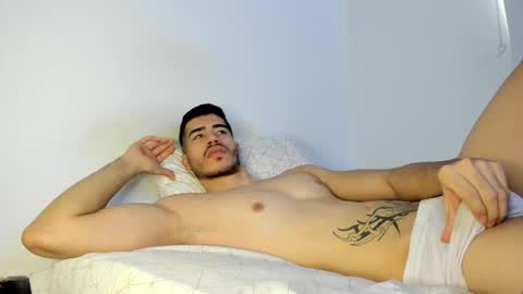 alexander__lips online show from November 19, 2025, 5:02 pm