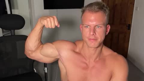 Snapshot of alexandersteelmuscle chatting on October 18, 2025, 6:30 pm Alexander Steel online show from October 18, 2025, 6:30 pm