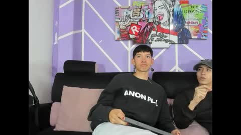 chicos hot online show from April 3, 2026, 1:20 pm