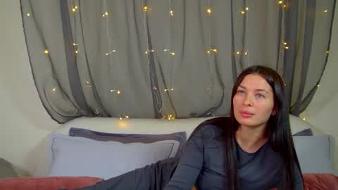 AlexandraBloom online show from November 12, 2025, 7:13 pm