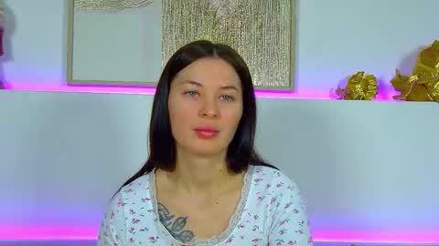 AlexandraBloom online show from December 18, 2025, 6:25 pm