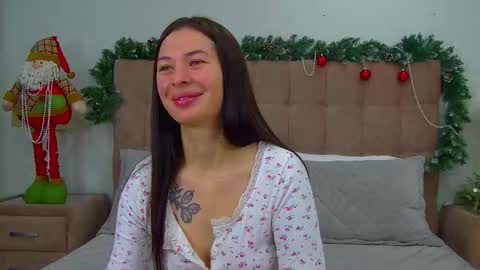 AlexandraBloom online show from December 22, 2025, 6:27 pm