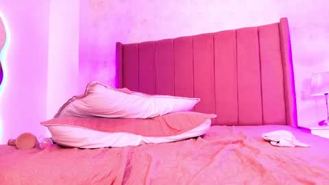 YENI  online show from October 5, 2025, 8:12 am