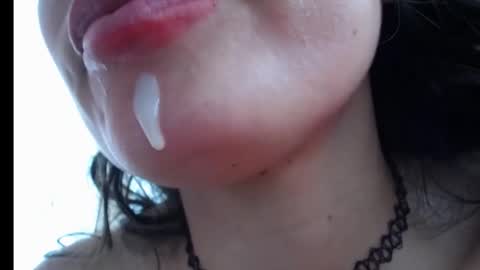 alexandrasaen online show from November 30, 2025, 3:05 pm