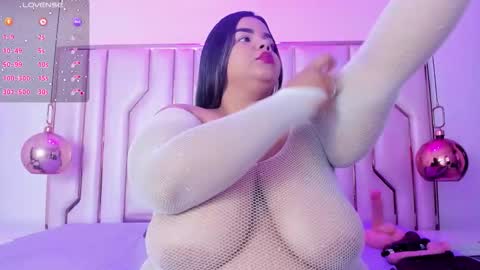 alexataylorr_ online show from November 4, 2025, 2:10 am