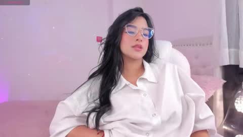 lexandra  online show from November 22, 2025, 6:12 am