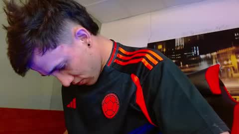 Snapshot of alexgiraldo__ chatting on June 18, 2026, 2:54 pm alexgiraldo__ online show from June 18, 2026, 2:54 pm