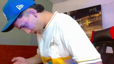 Snapshot of alexgiraldo__ chatting on July 4, 2026, 12:22 pm alexgiraldo__ online show from July 4, 2026, 12:22 pm