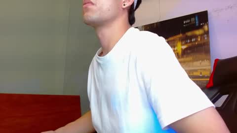 Snapshot of alexgiraldo__ chatting on July 5, 2026, 3:45 am alexgiraldo__ online show from July 5, 2026, 3:45 am