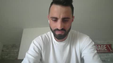 alexhot132 online show from April 10, 2026, 4:23 pm