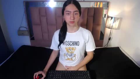 Snapshot of alexis_brown11 chatting on October 14, 2025, 1:06 am -- ALEXIS -- online show from October 14, 2025, 1:06 am