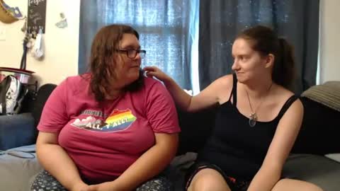 Snapshot of alexisandtherest chatting on July 3, 2026, 8:26 pm Alexis online show from July 3, 2026, 8:26 pm