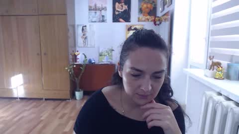 AlexisMillers online show from November 14, 2025, 10:58 am